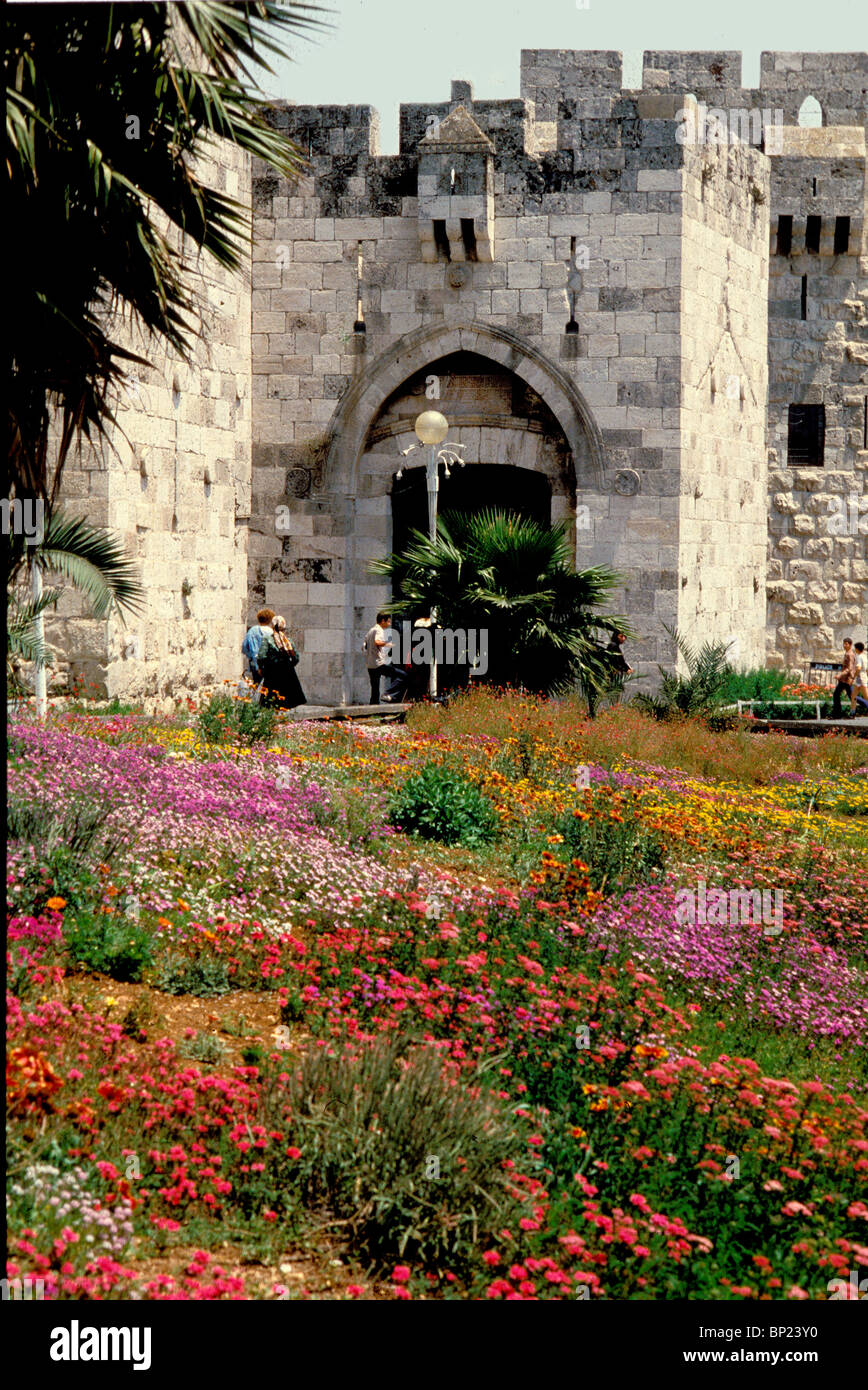 JERUSALEM - THE JAFFO GATE THE WESTERN ENTRANCE TO THE OLD CITY BUILT BY SULTAN SULEIMAN THE MAGNIFICENT IN THE 16TH. C. WHEN Stock Photo
