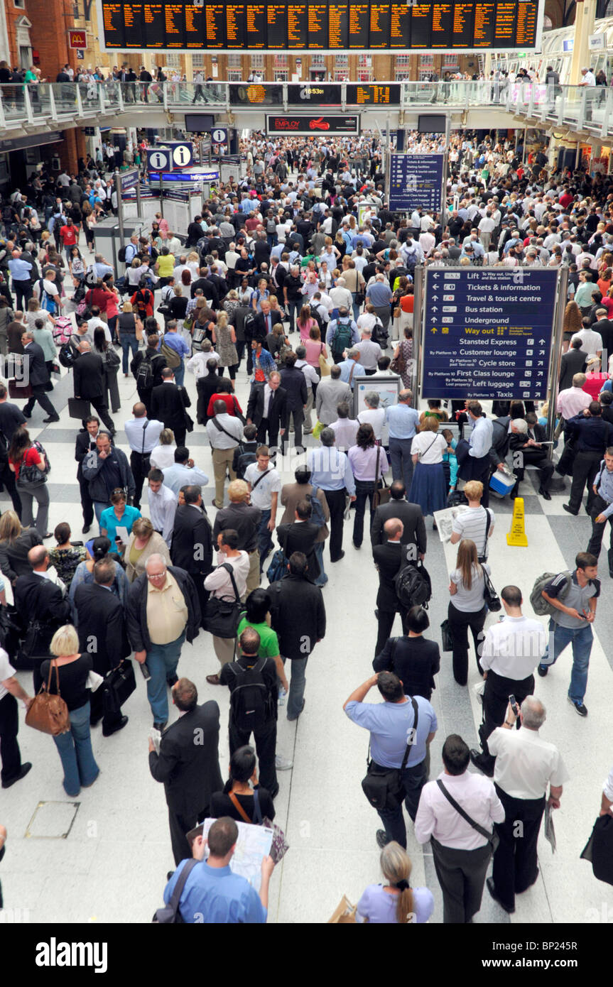 Liverpool Street London Railway Station Concourse Travel Disruption liverpool-street-london-railway-station-concourse-travel-disruption