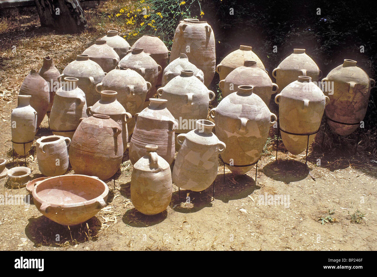 417. CITY OF DAVID - ISRAELITE PERIOD, IRON AGE II. 10-8TH. C.BC JARS AND POTS EXCAVATED IN AREA G' Stock Photo