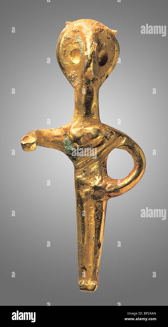 SOLID GOLD FIGURINE OF A FEMALE DEITY, CNAANITE PERIOD, CA. 1550 - 2000 B.C. Stock Photo