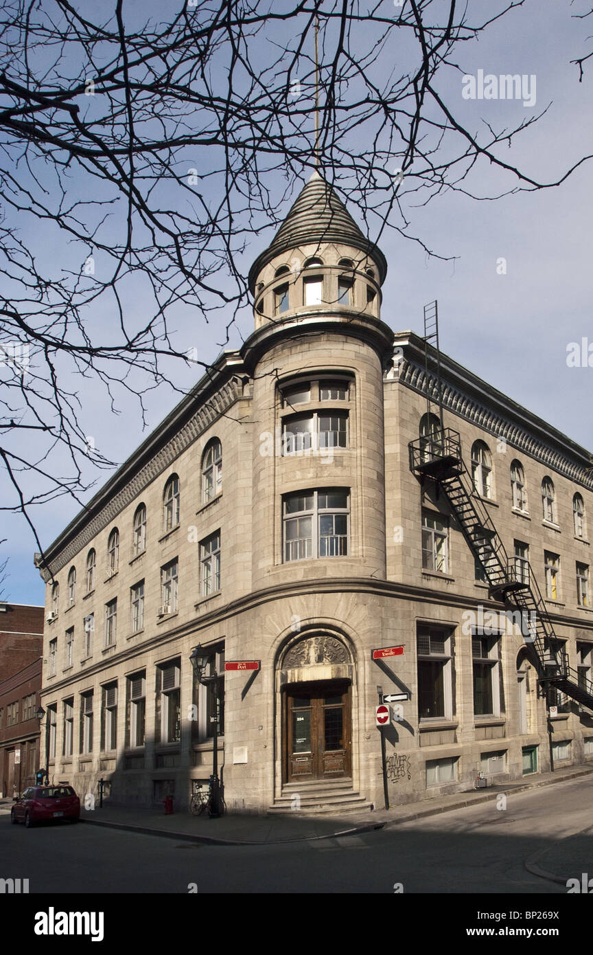 Lapointe Magne & Associés building on the corner of Rue du Port and 224 Place d'Youville, Old Montreal, Quebec, Canada Stock Photo