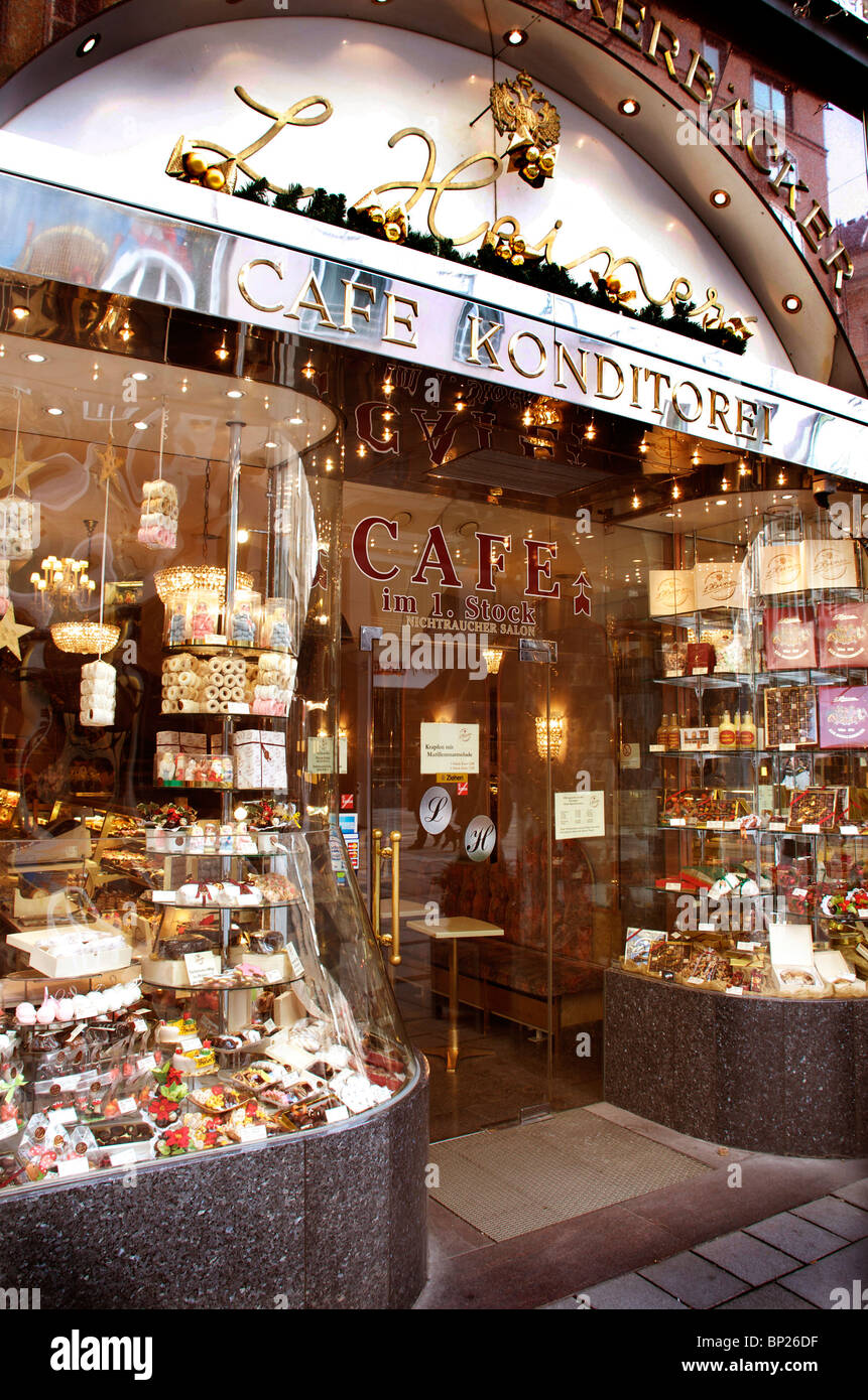 VIENNA, CAFE/PATISERRIE EXTERIOR Stock Photo