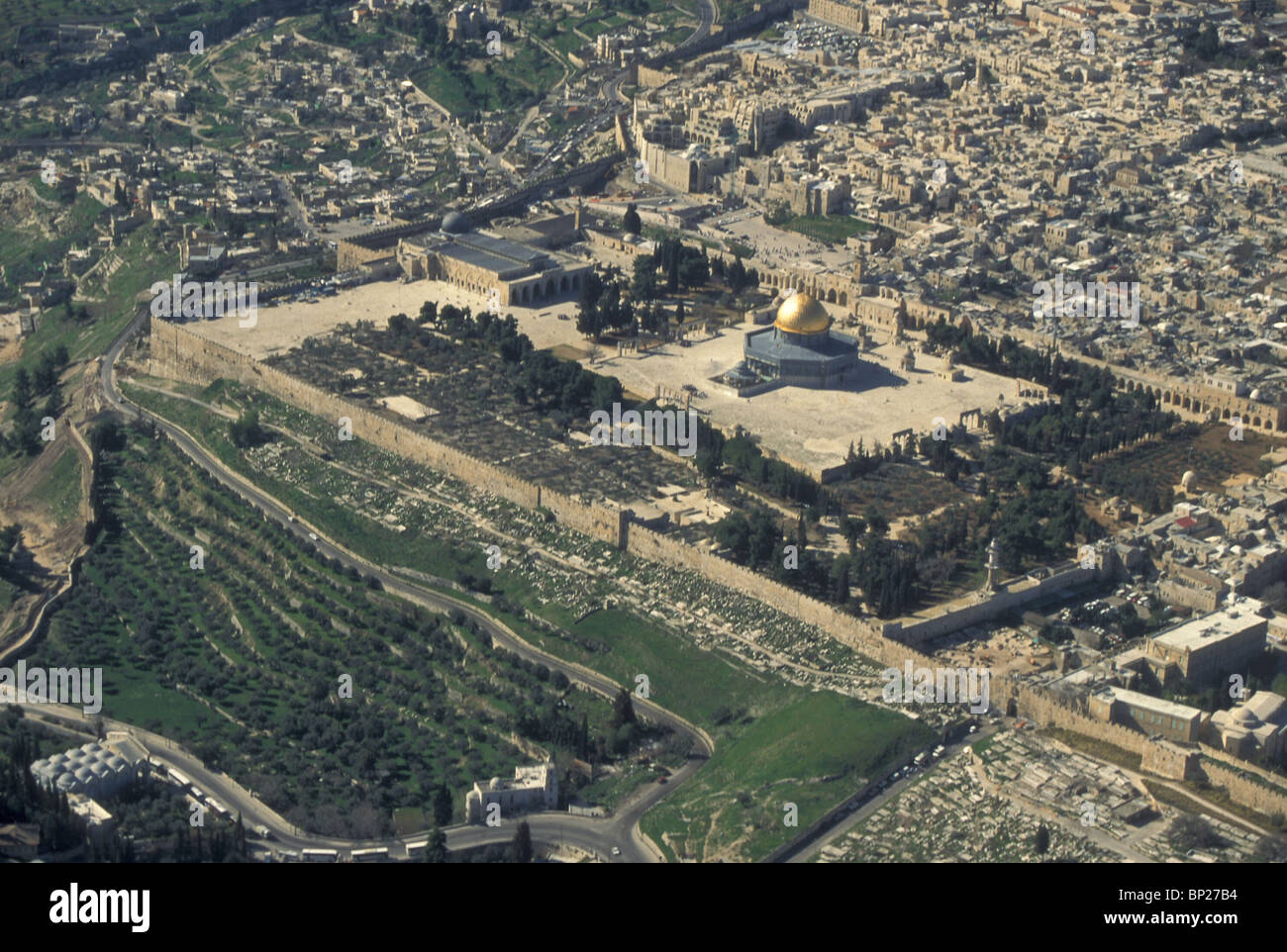 1621. JERUSALEM - VIEW FROM NORTH/EAST WITH THE TEMPLE MOUNT IN THE CENTER OF THE PICTURE Stock Photo
