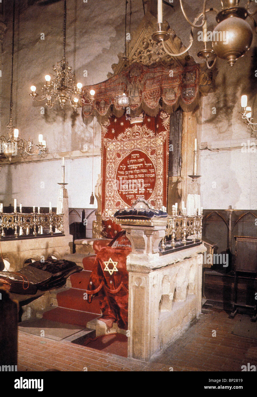 Ular uni yalashdi Er va xotin bir vaqtning ozida porno