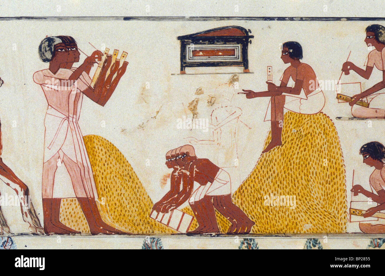 OFFICIAL COUNTING WHILE THE SCRIBES ARE WRITING DOWN THE QUANTITIES OF HARVESTED WHEAT PROBABLY FOR TAX PURPOSES THEBES TOMB OF Stock Photo
