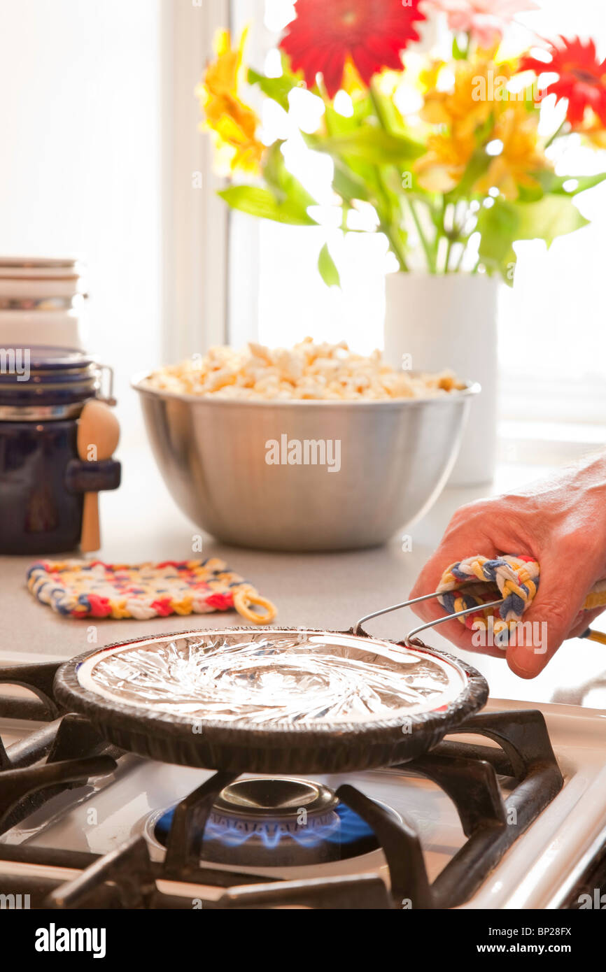Popping Corn in foil Pan at Home, Series 1 of 6 Stock Photo Alamy