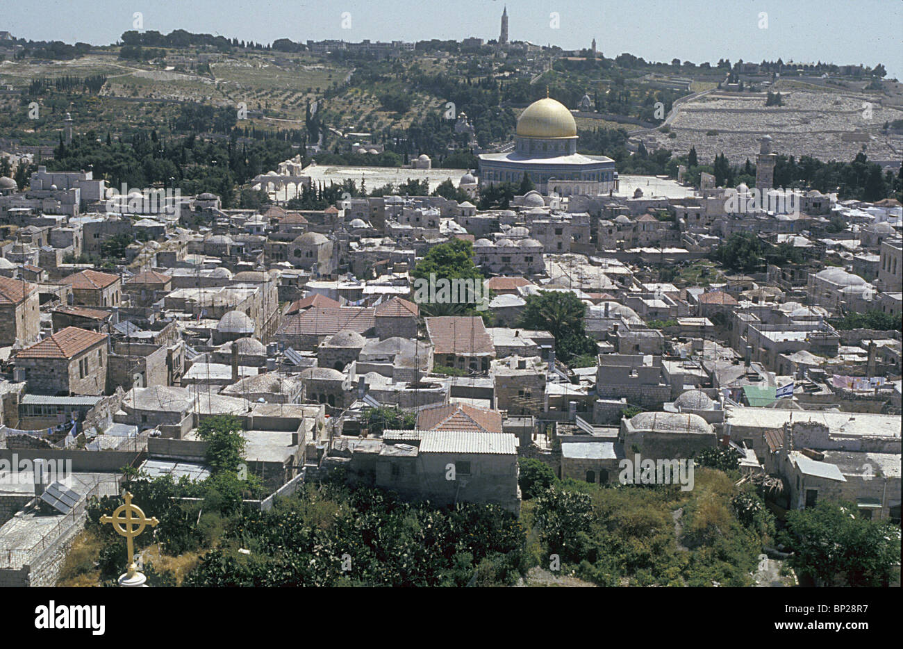 2313. JERUSALEM, THE OLD CITY BUILDINGS IN FRONT, THE DOME OF THE ROCK IN THE CENTRE, MT. OF OLIVES IN THE BACKGROUND Stock Photo