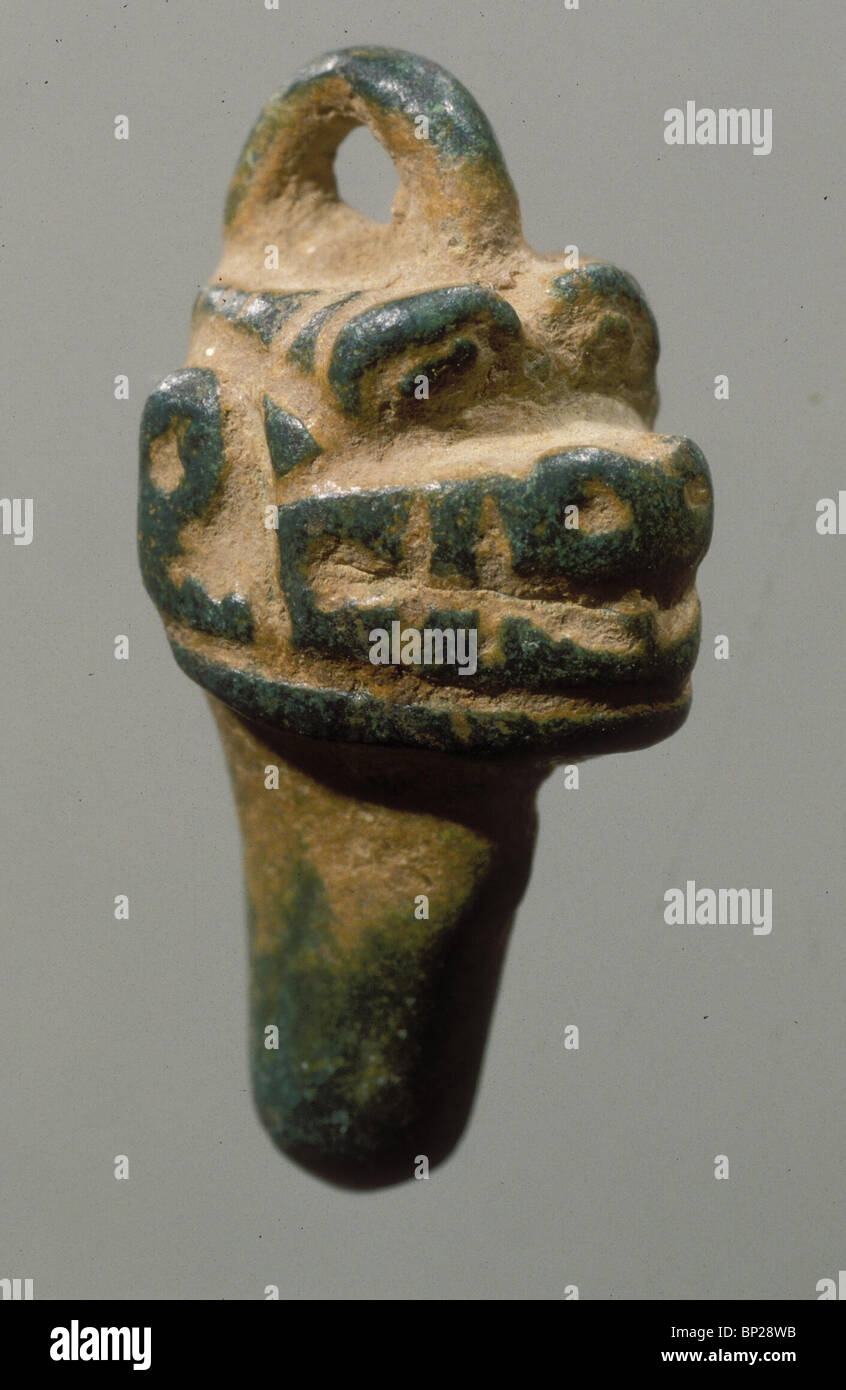 2370. PAZUZU - MESOPOTAMIAN DEMON WHO ASSURED SAFE CHILDBIRTH, BRONZE PENDANT DATING 7TH. C. B.C. Stock Photo