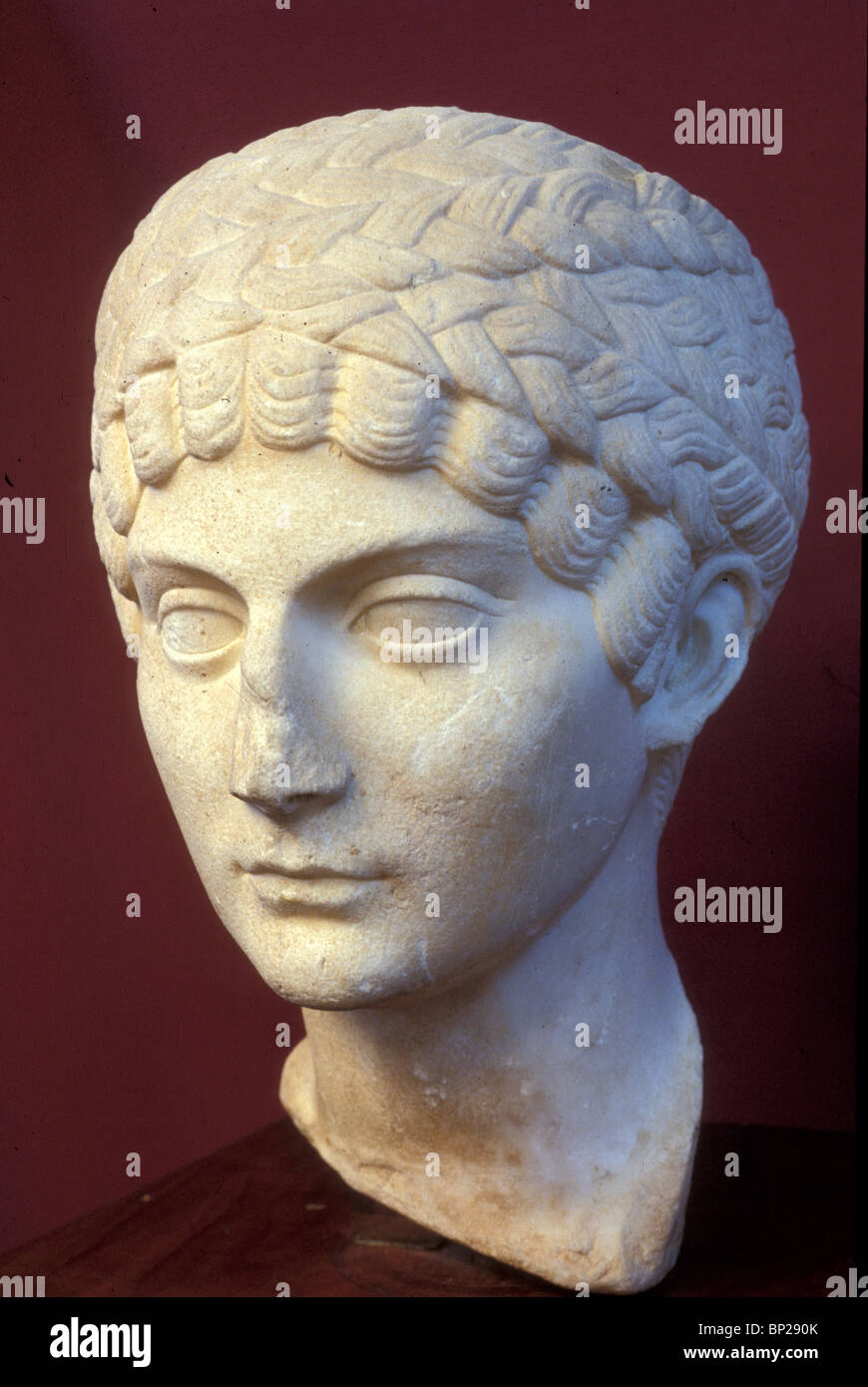 2458. MARBLE STATUTE OF A ROMAN LADY WITH A VERY SPECIAL HAIRSTYLE Stock Photo