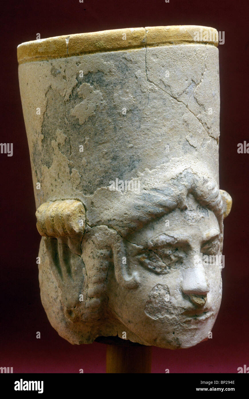2621. PHOENICIAN TERRACOTTA VASE SHAPED AS A WOMAN'S HEAD, 4TH. C. B.C. Stock Photo