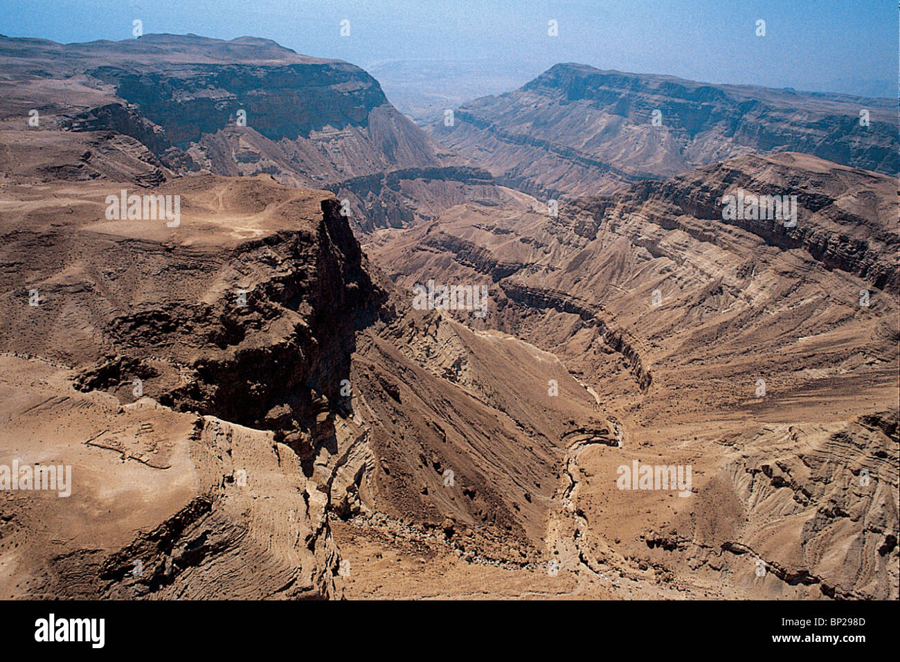 2792. WADI HEVER - GENERAL VIEW WITH THE ROMAN CAMPS ABOVE THE CAVE OF THE LETTERS (lower left) Stock Photo