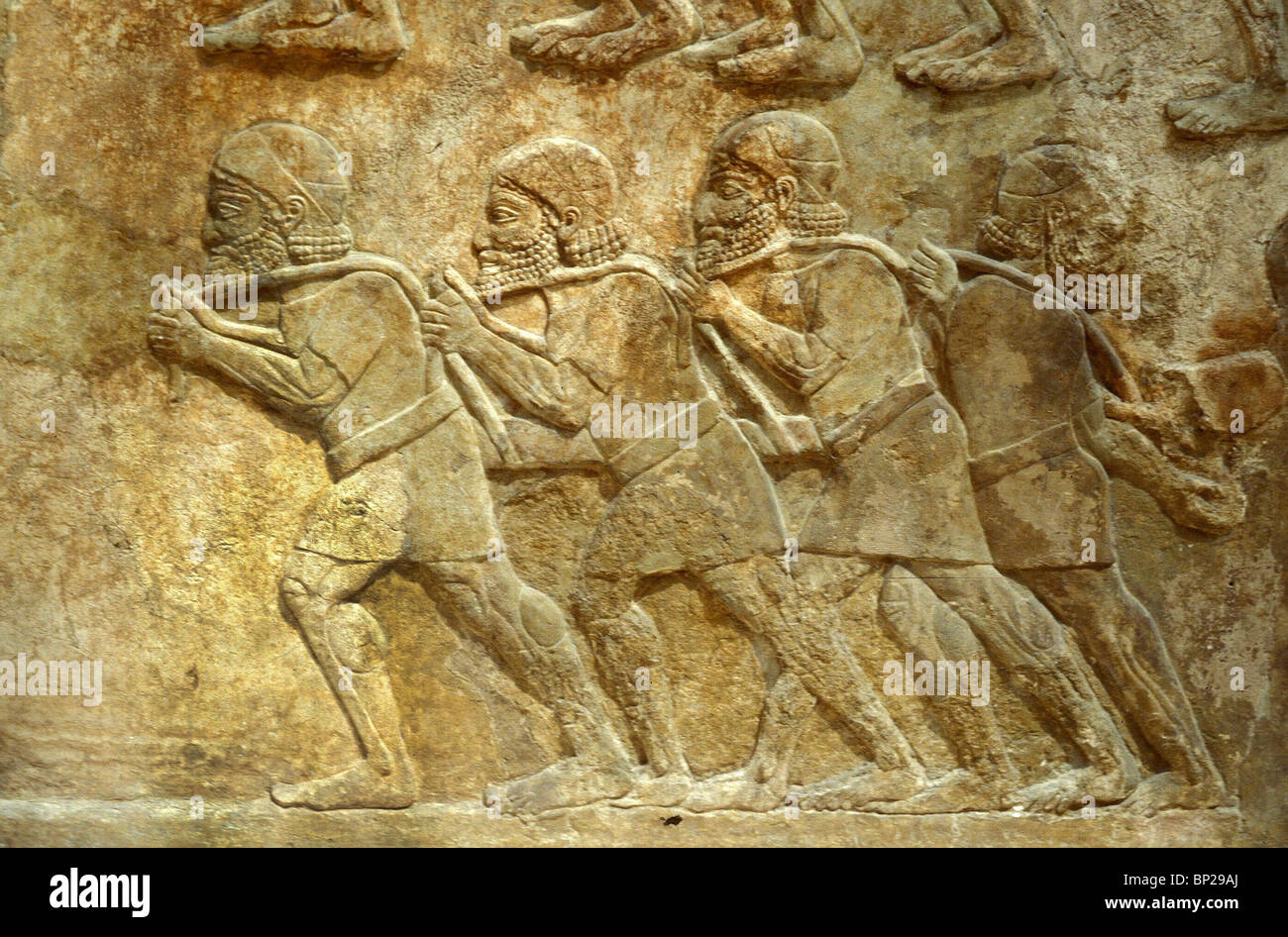 2844. SLAVES OR PRISONERS ON CONSTRUCTION WORK, RELIEF FROM KING SARAGON'S PALACE IN KORSABAD, C. 8TH. C. B.C. Stock Photo