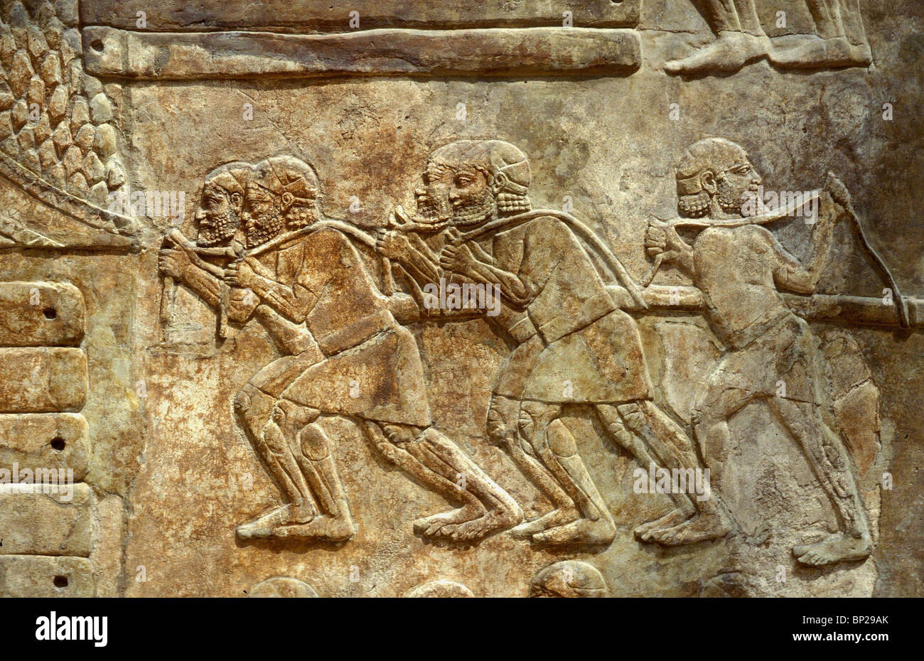 2844. SLAVES OR PRISONERS ON CONSTRUCTION WORK, RELIEF FROM KING SARAGON'S PALACE IN KORSABAD, C. 8TH. C. B.C. Stock Photo