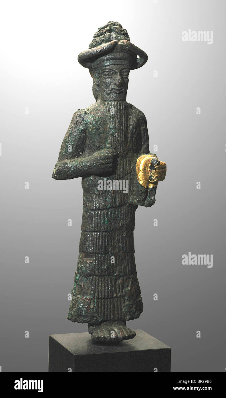 BRONZE STATUETE OF AN ELAMITE GOD WITH A GOLDEN HAND, C. 1800-1700 BC FOUND IN SUSA, SOUTHWESTERN IRAN Stock Photo