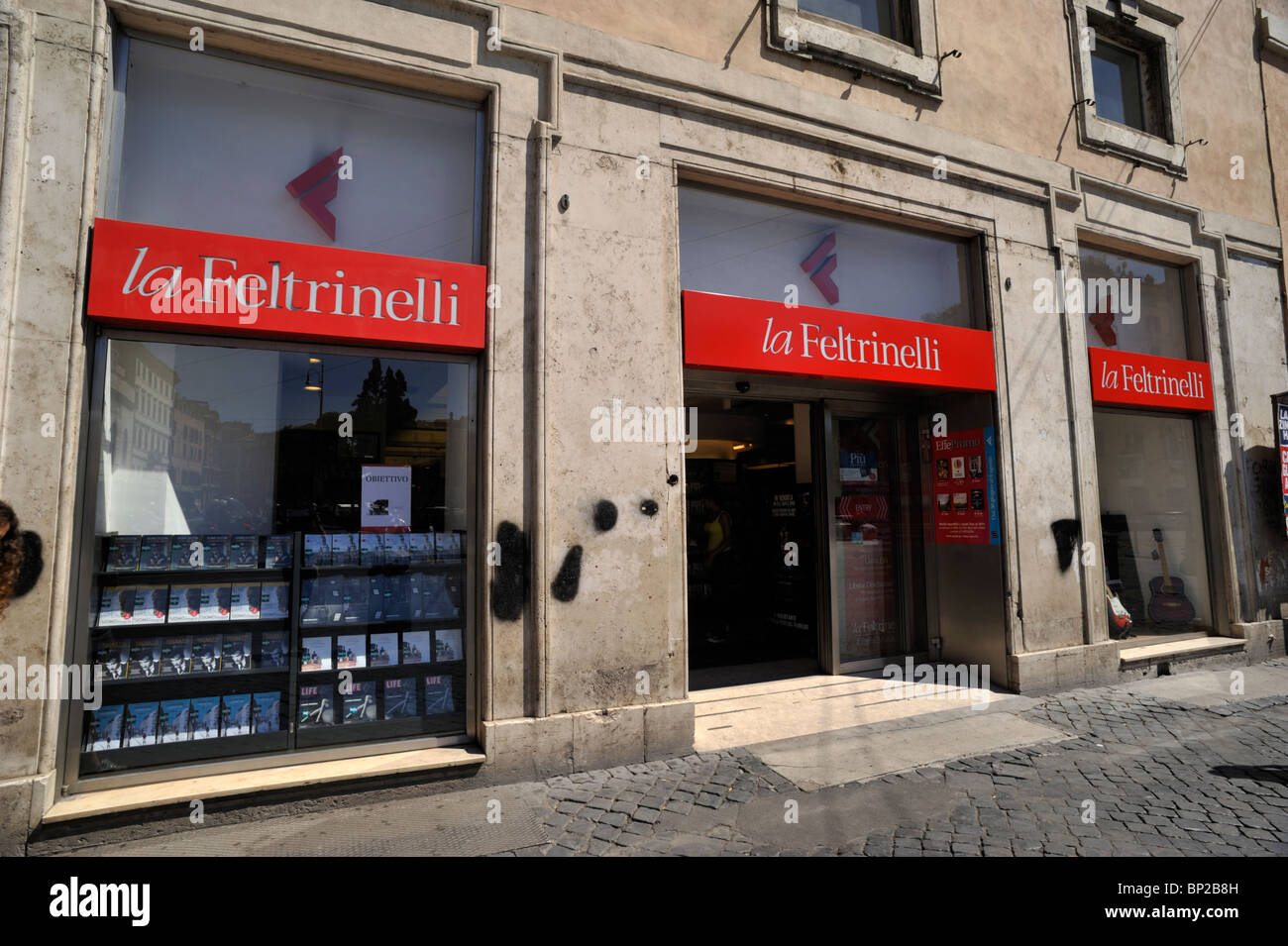 italy, rome, largo di torre argentina, la feltrinelli bookshop Stock Photo  - Alamy