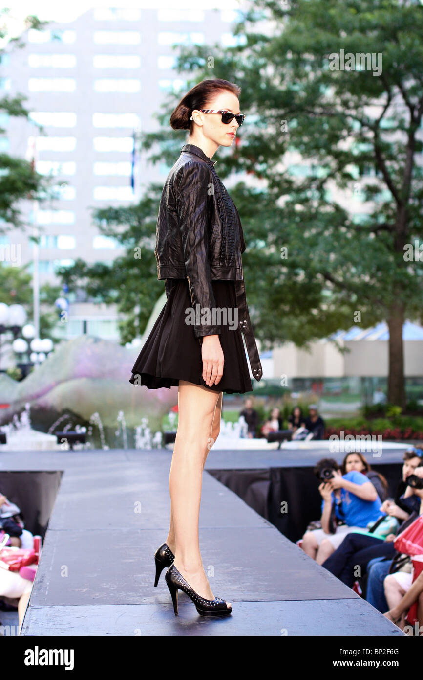 side profile female fashion model catwalk outdoor Stock Photo - Alamy