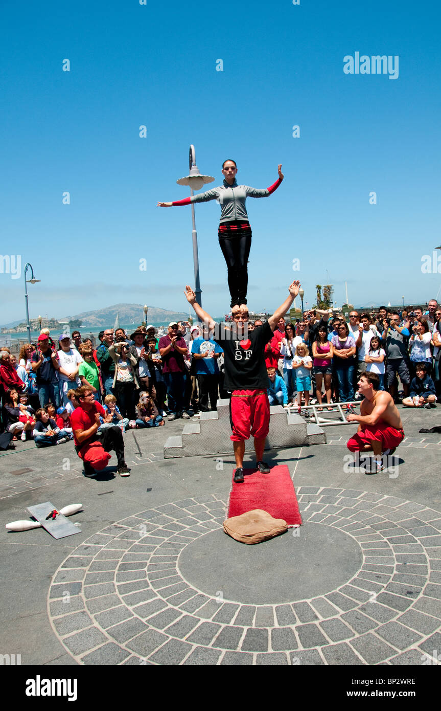Street entertainers hires stock photography and images Alamy