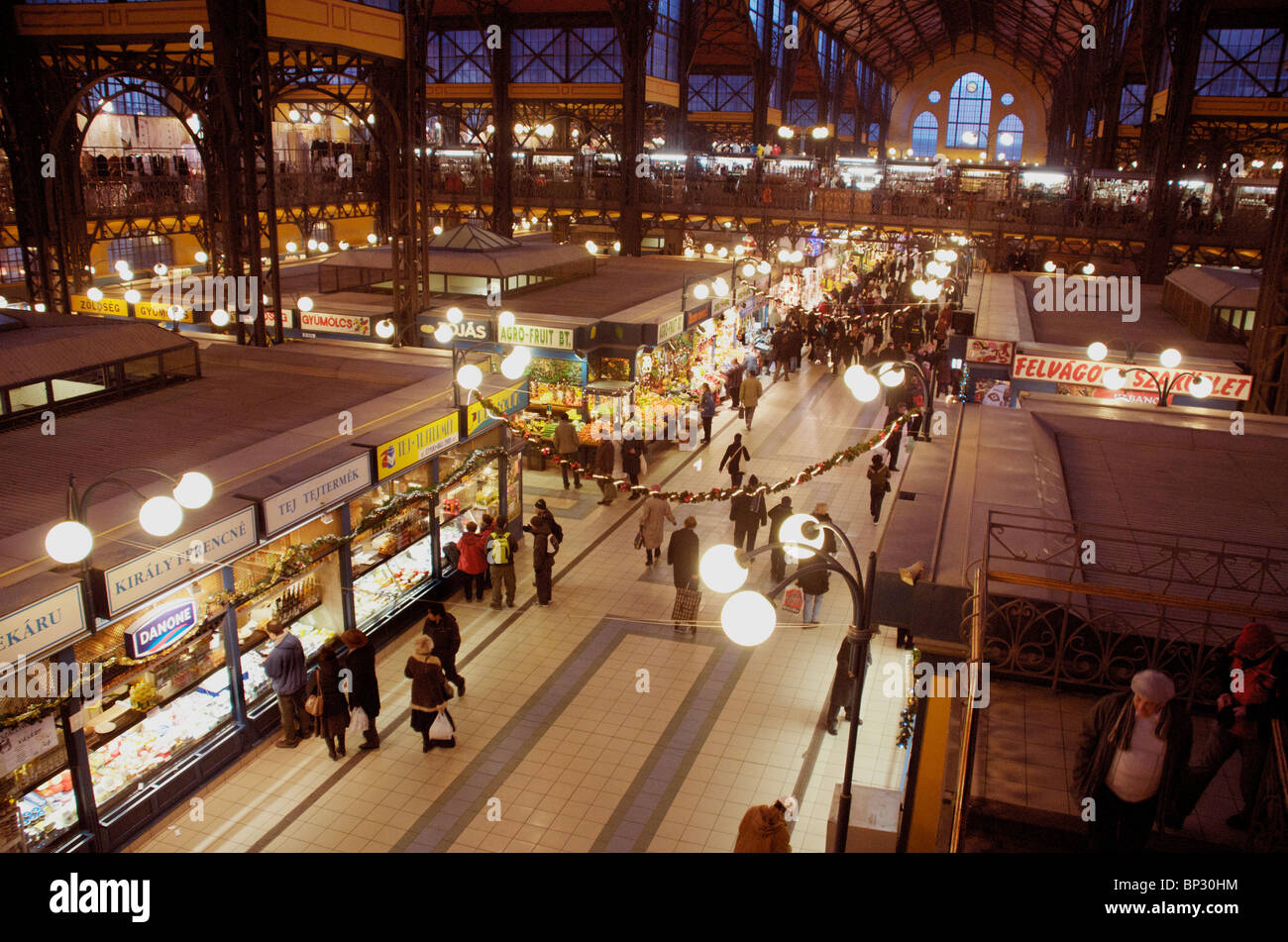 SHOPS AND STALLS IN THE CENTRAL MARKET HALL,BUDAPEST Stock Photo