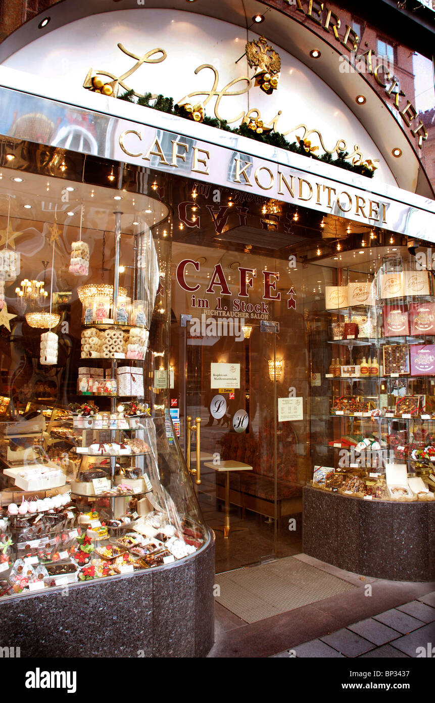 VIENNA, CAFE/PATISERRIE EXTERIOR Stock Photo
