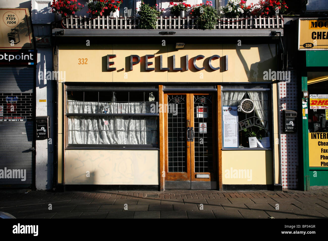 E. Pellicci cafe on Bethnal Green Road, Bethnal Green, London, UK Stock  Photo - Alamy
