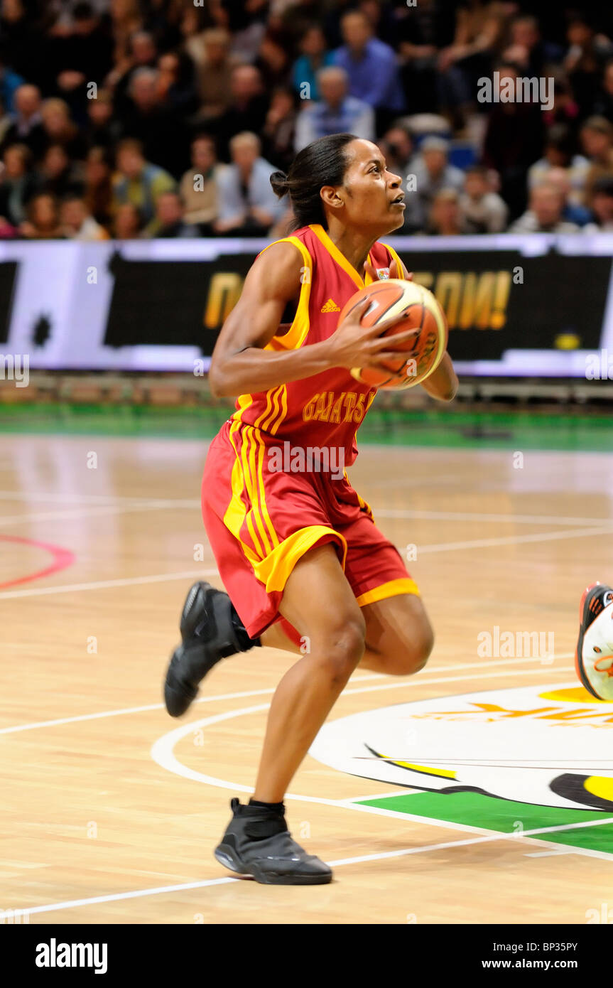 Jia Perkins 15 starts jump attack Stock Photo Alamy