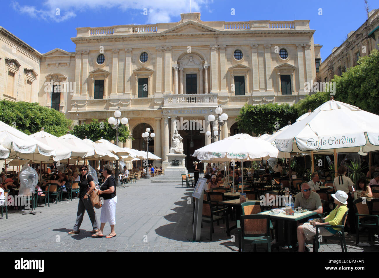 Caffe Cordina terrace and the National Library, Republic Square, Misraħ Ir-Repubblika, Valletta, Malta, Mediterranean, Europe Stock Photo