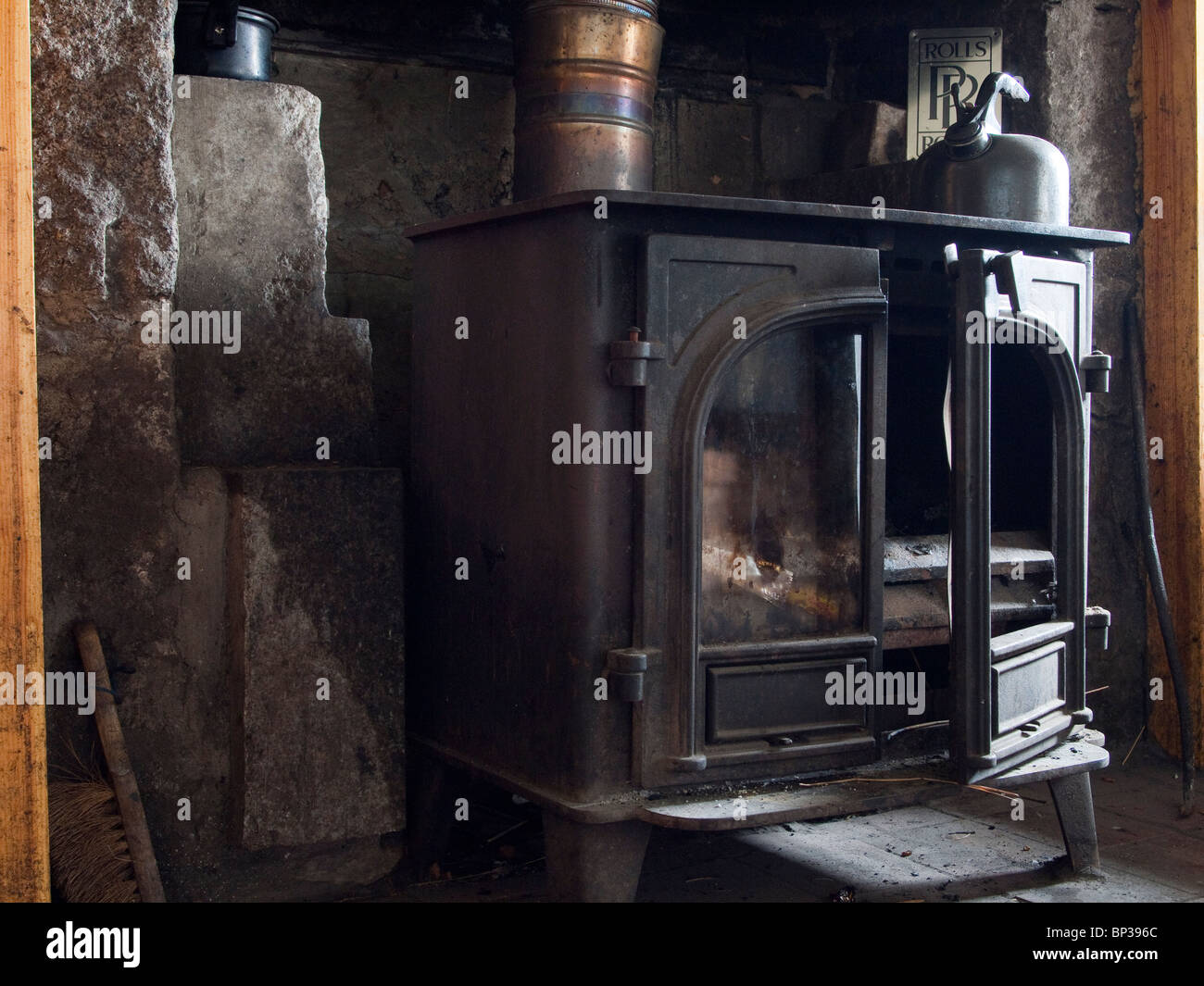 Solid fuel stove hires stock photography and images Alamy