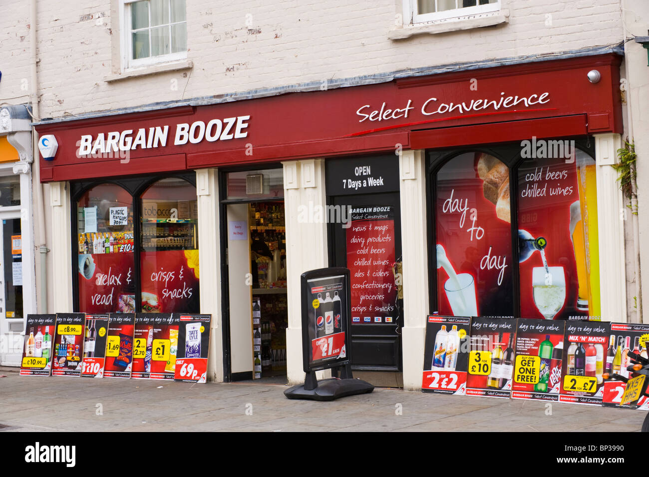 BARGAIN BOOZE convenience store open 7 days a week in the town of Brecon Powys Wales UK Stock