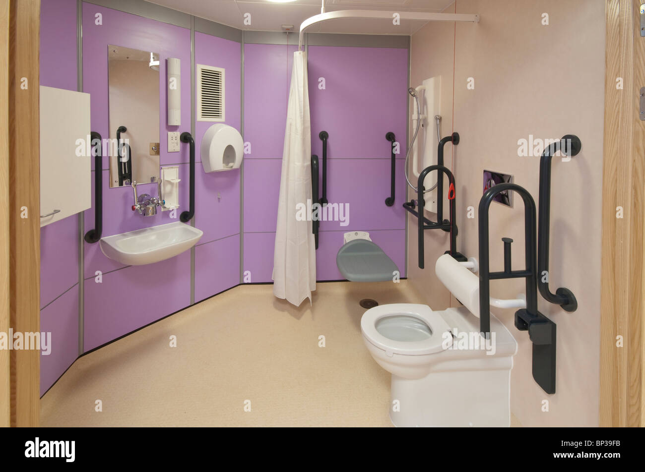 Southampton Hospital Haematology Department individual room on suite bathroom Stock Photo