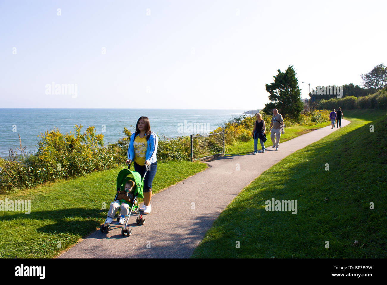 Cliff Walk in Rhode Island. Overlooking Easton Bay Stock Photo Alamy