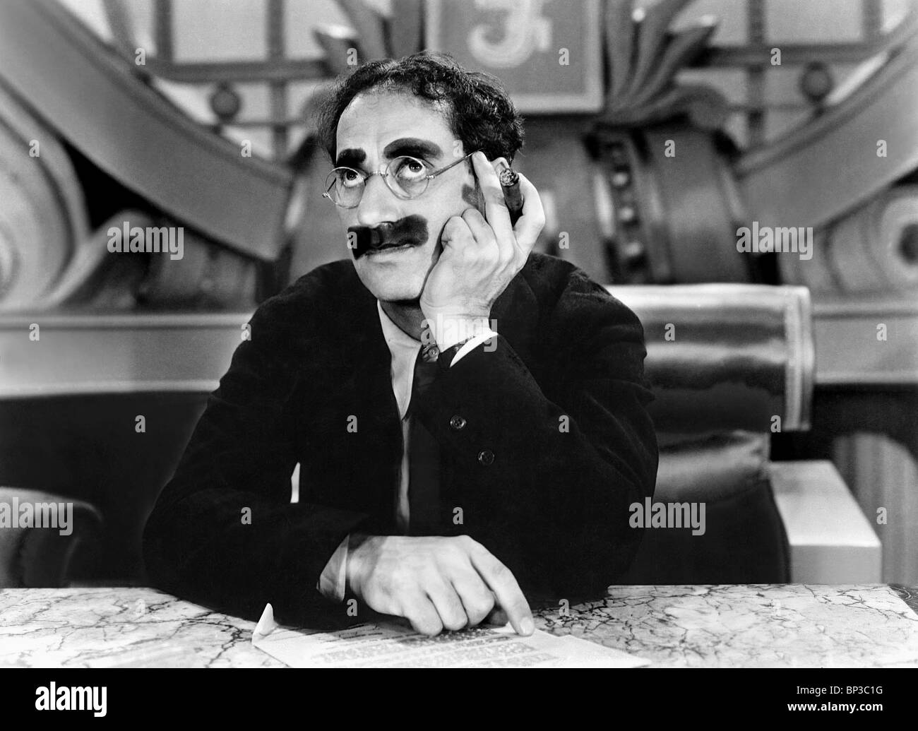 GROUCHO MARX DUCK SOUP: MARX BROTHERS (1933) Stock Photo