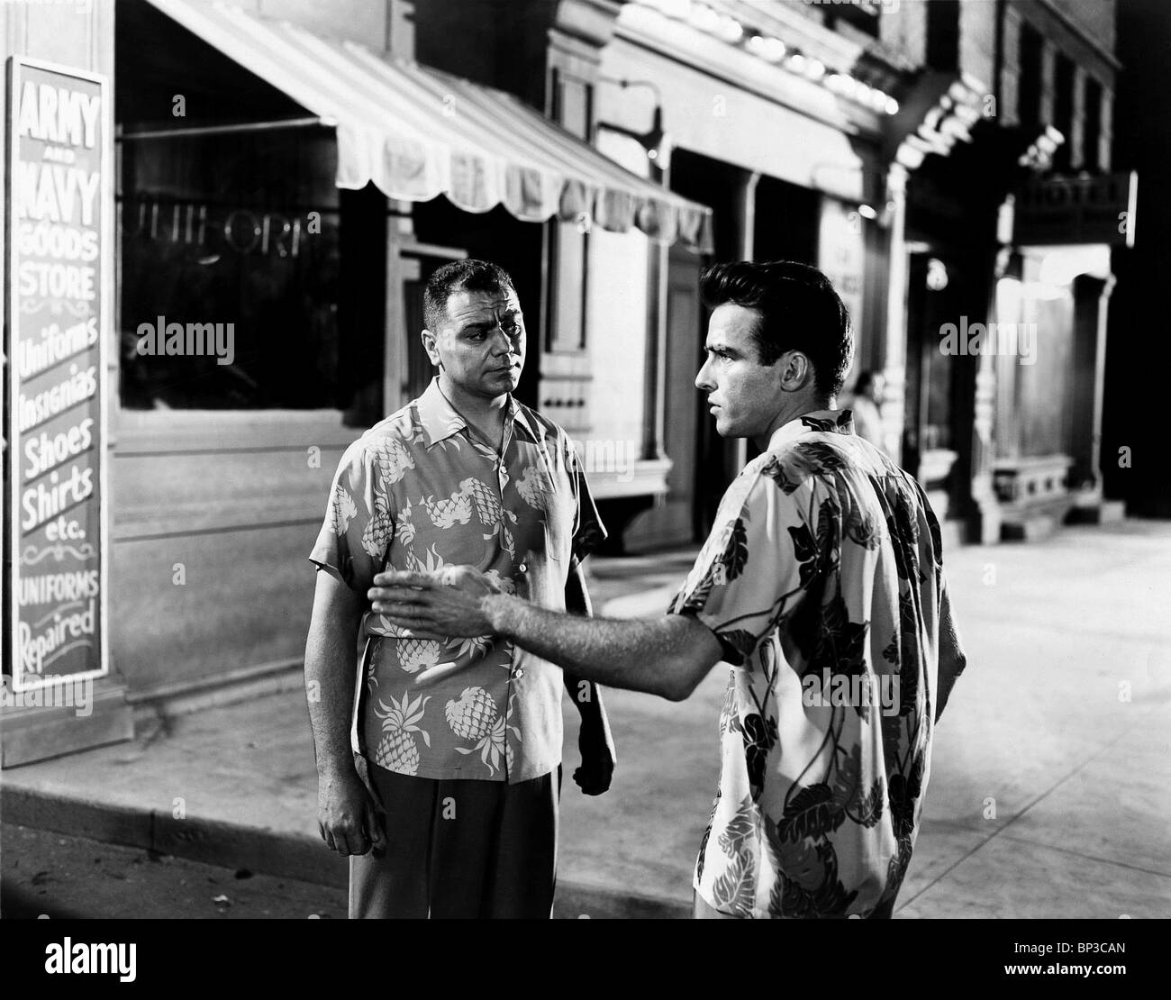 ERNEST BORGNINE & MONTGOMERY CLIFT FROM HERE TO ETERNITY (1953 Stock ...