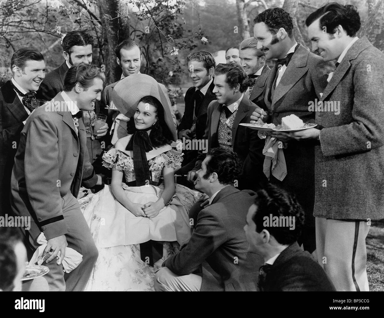 VIVIEN LEIGH & CAST GONE WITH THE WIND (1939 Stock Photo - Alamy