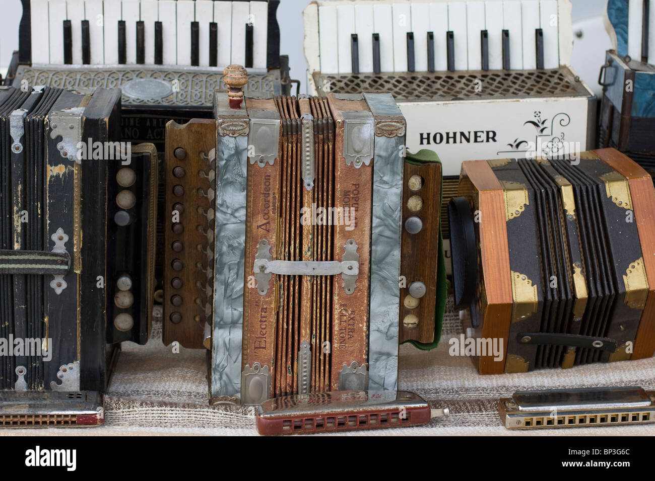 piano Accordions On shop at a Steam Rally Stock Photo
