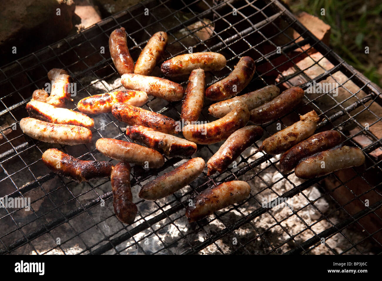 Makeshift barbecue hi-res stock photography and images - Alamy