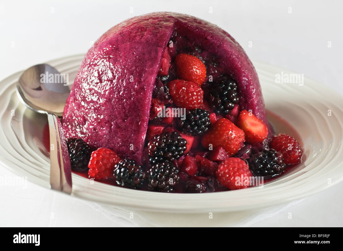 Summe Pudding Classic british summer pudding hi-res stock photography and images - Alamy