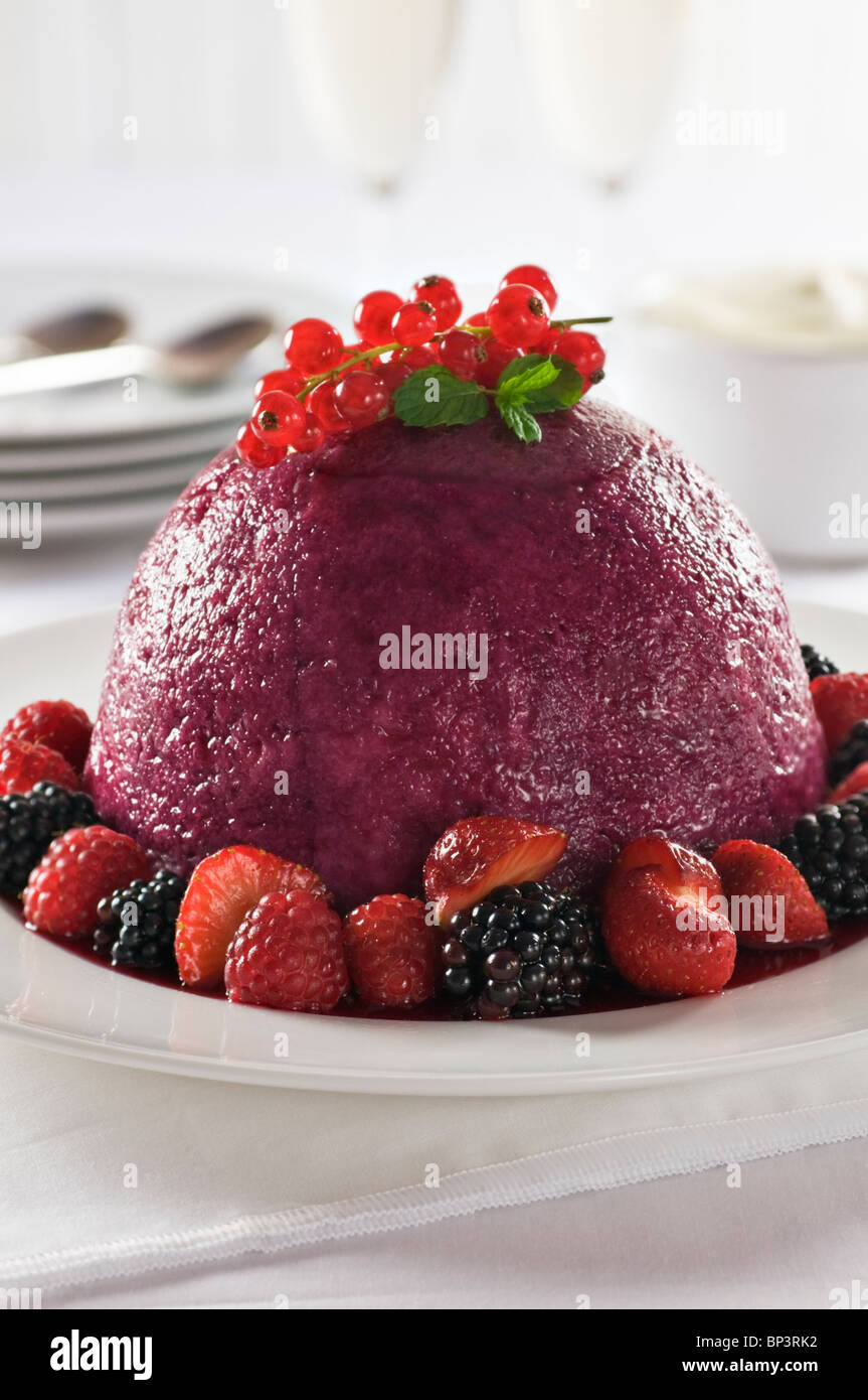 Summe Pudding Classic british summer pudding hi-res stock photography and images - Alamy