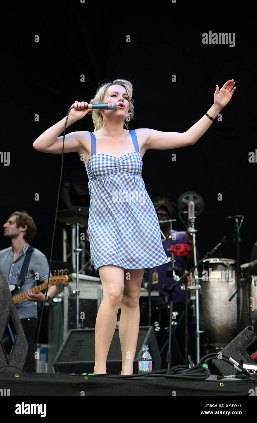 dagsorden Bermad gidsel Duffy performing live on stage at V festival Stock Photo - Alamy