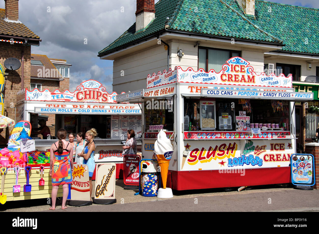 Shop walton on the naze essex hires stock photography and images Alamy