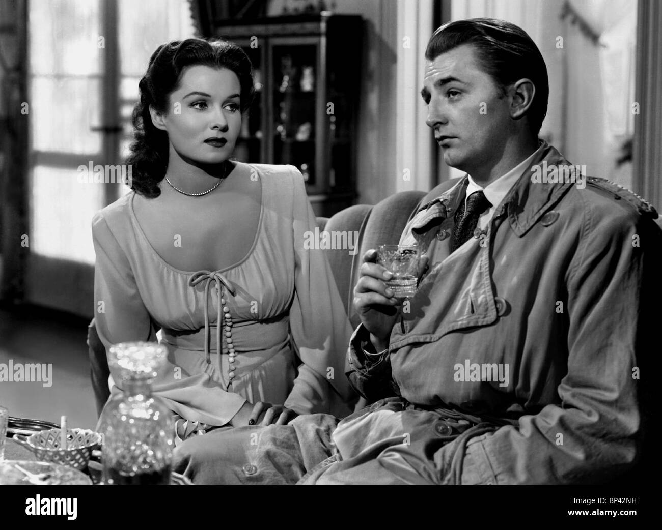 RHONDA FLEMING, ROBERT MITCHUM, OUT OF THE PAST, 1947 Stock Photo