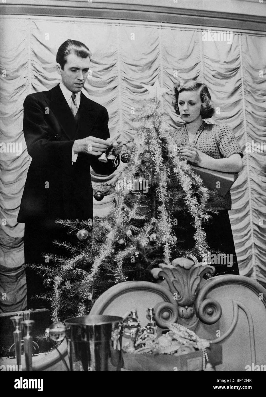 JAMES STEWART, MARGARET SULLAVAN, THE SHOP AROUND THE CORNER, 1940 Stock Photo Alamy