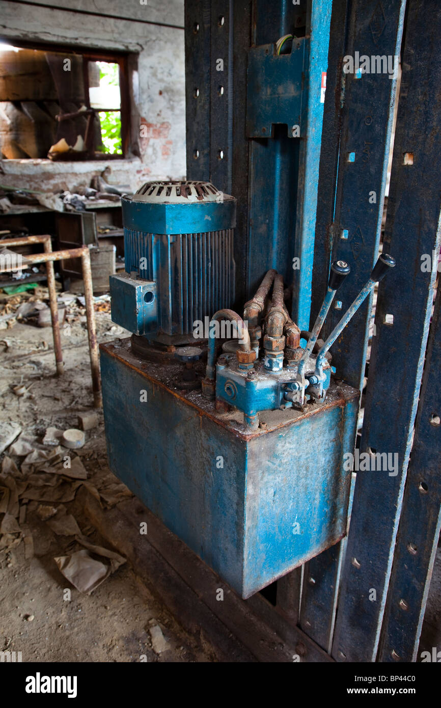 Obsolete equipment in a repair shop Stock Photo Alamy