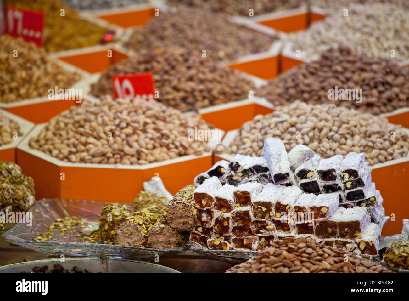 Nuts shop in the bazaar, Dohuk, Kurdistan, Iraq Stock Photo