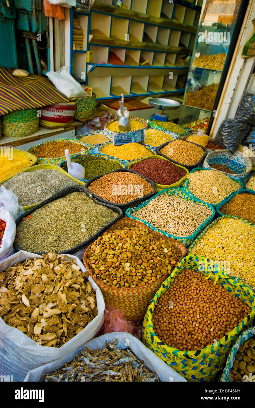 saudi-arabia-jeddah-traditional-market-suq-in-the-old-part-of-the