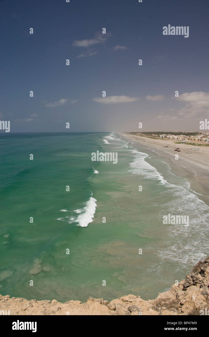 oman-dhofar-salalah-cliff-overlooking-the-fishing-village-of-taqa
