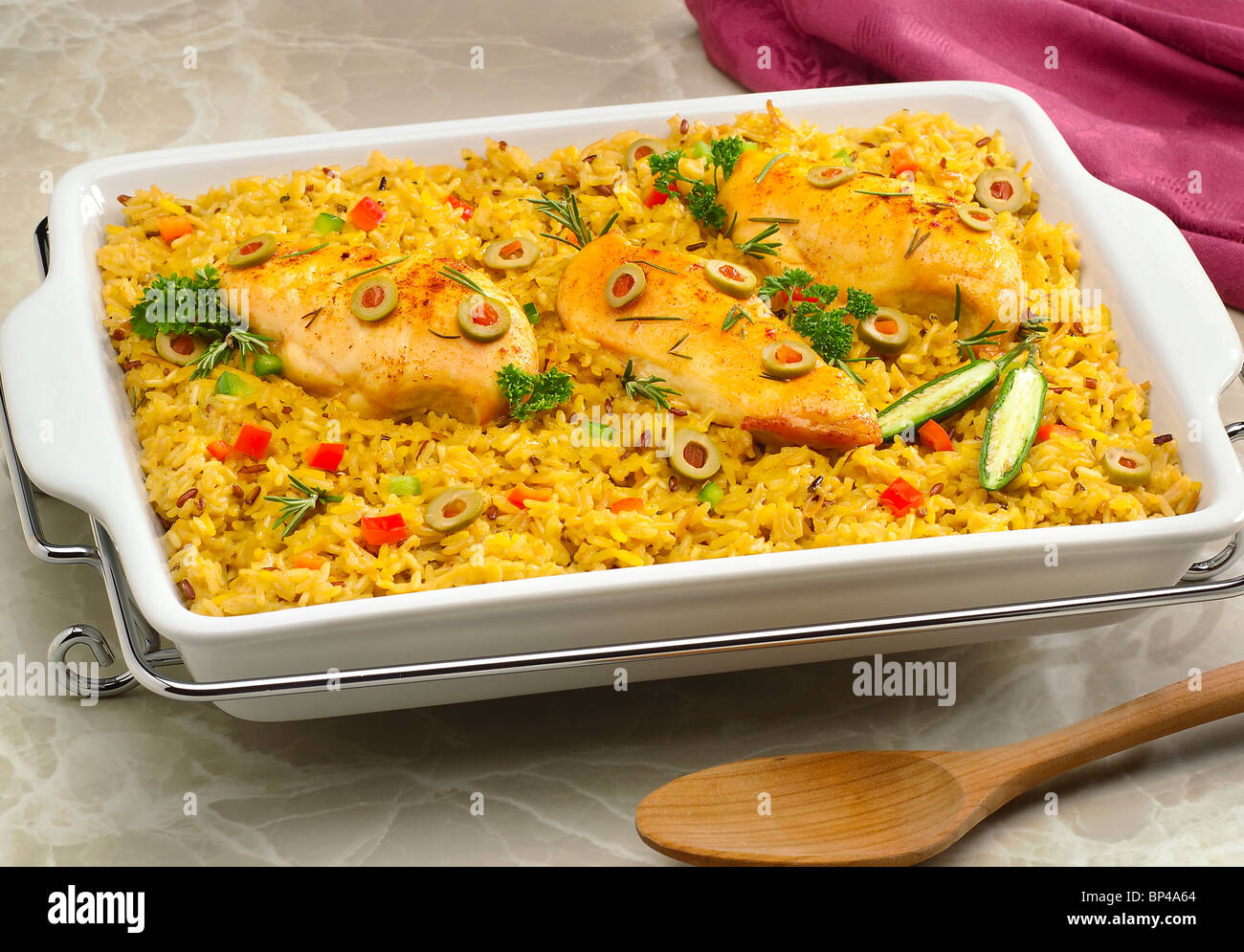 Azroz con pollo, chicken & rice casserole Stock Photo - Alamy