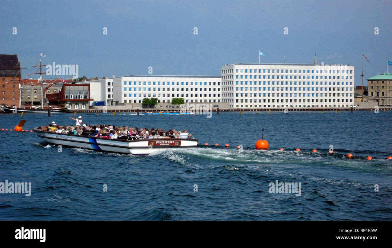 Copenhagen Harbour cruise vessel Svinedrengen with A.P. Møller - Mærsk A/S headquarters on Esplanaden in the background Stock Photo