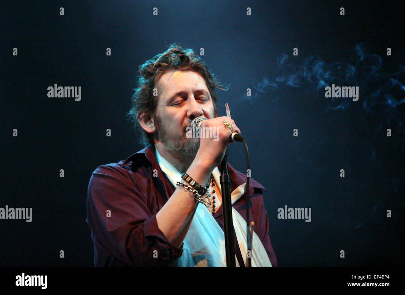 Shane MacGowan of The Pogues performing live on stage at V Festival Stock Photo