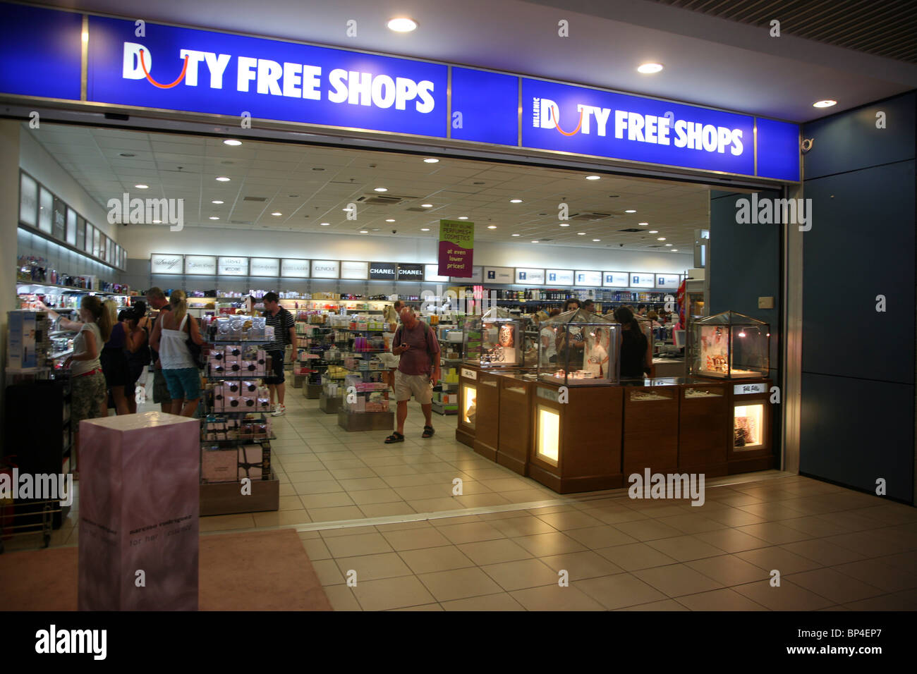 Greek airport shopping hi-res stock photography and images