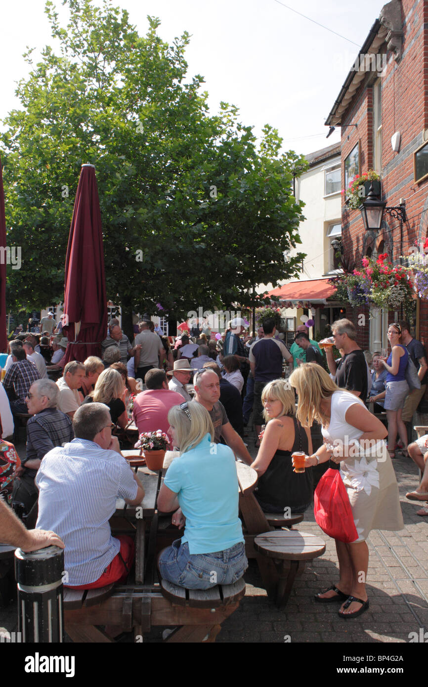Beer Garden of The Red Lion Pub Weymouth Stock Photo Alamy
